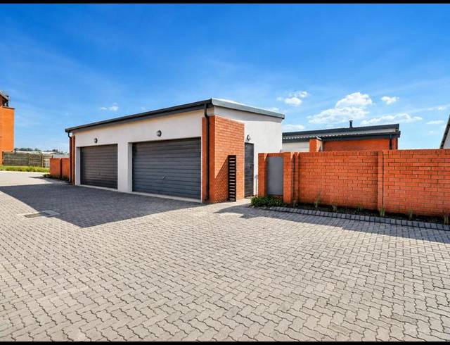 3 BEDROOM TOWNHOUSE FOR SALE IN GOLDEN FIELDS ESTATE